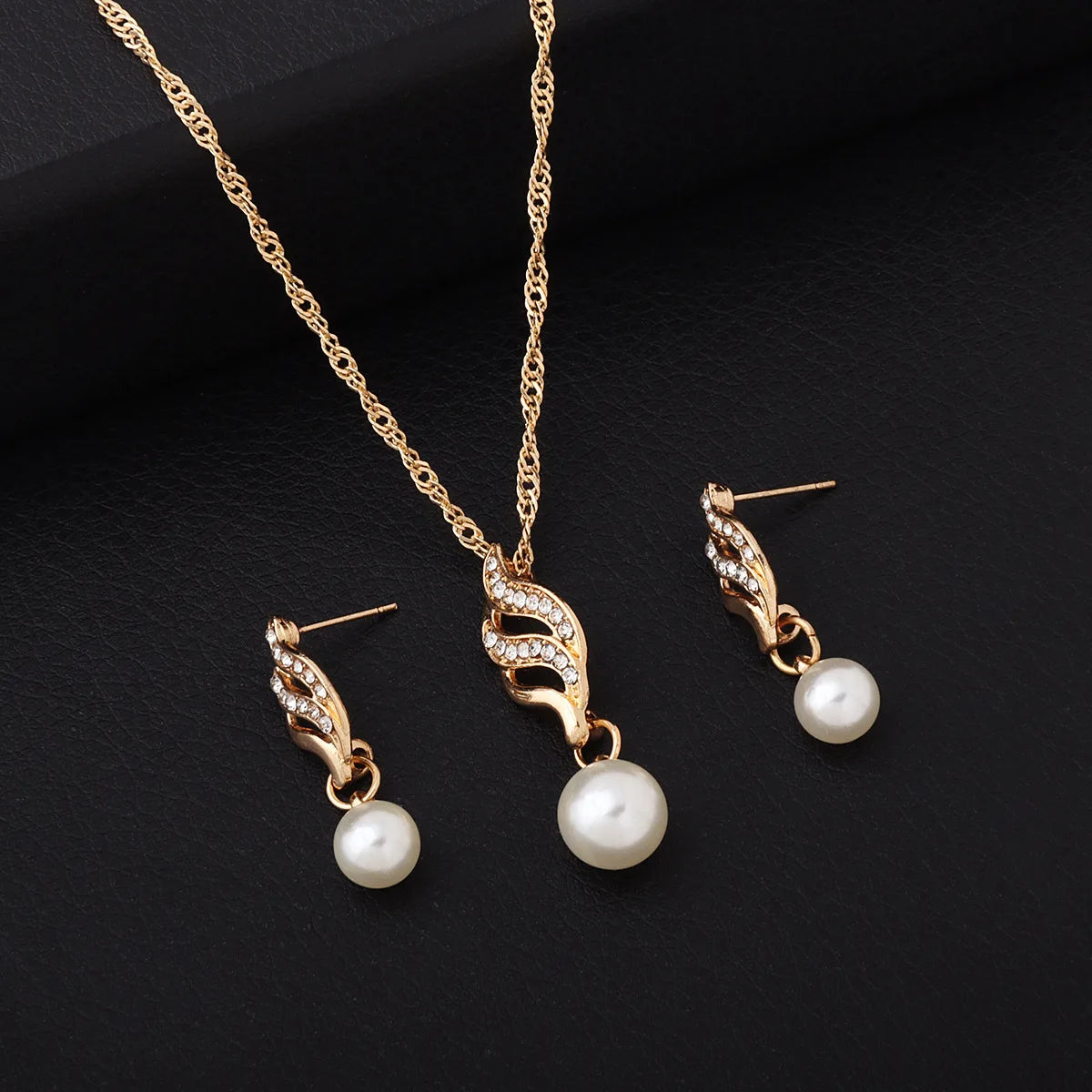 Elegant Teardrop Necklace & Earrings Jewelry Set