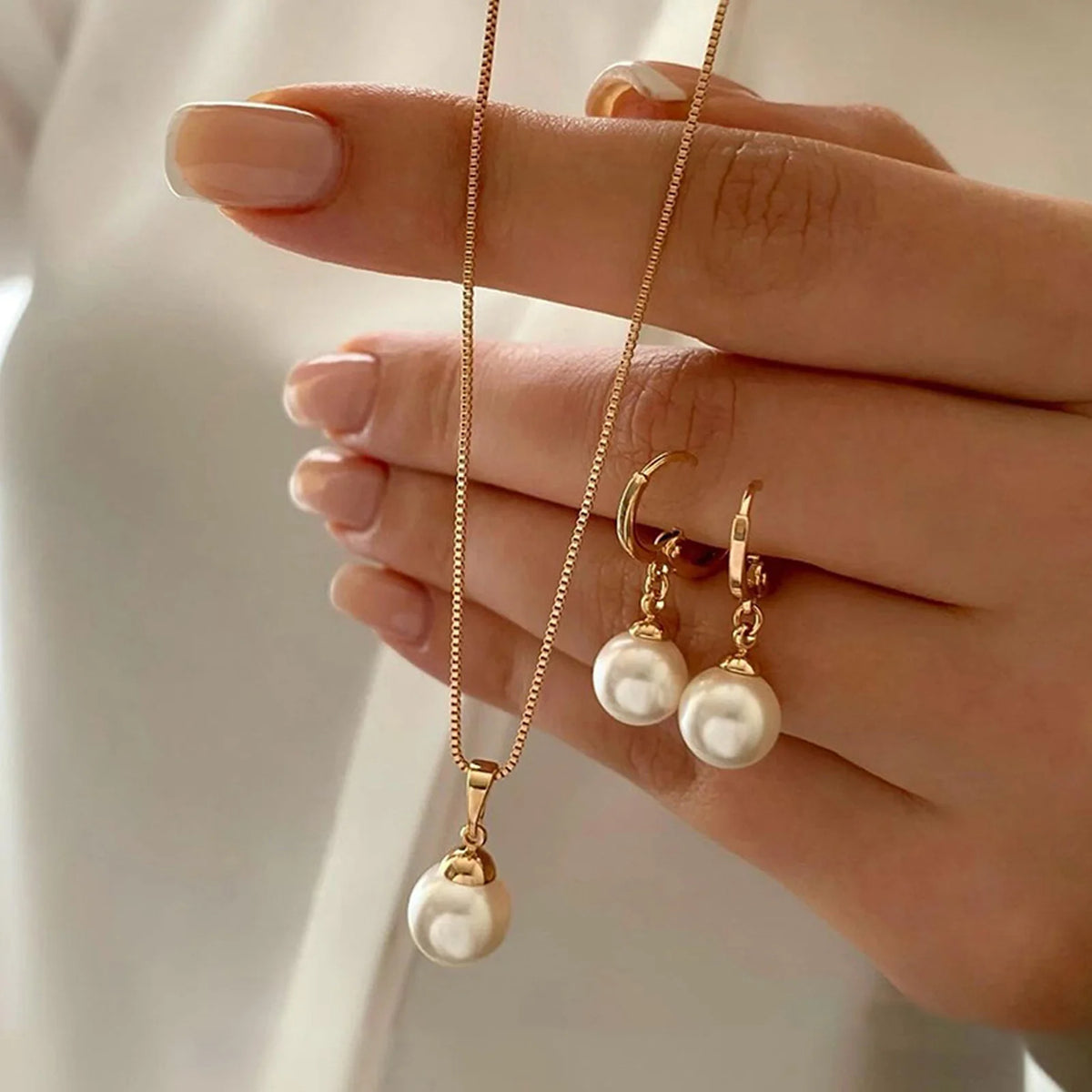 Elegant Teardrop Necklace & Earrings Jewelry Set