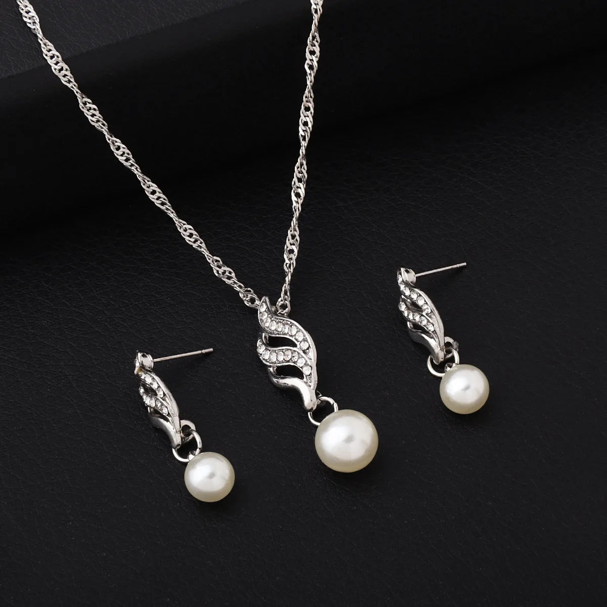 Elegant Teardrop Necklace & Earrings Jewelry Set