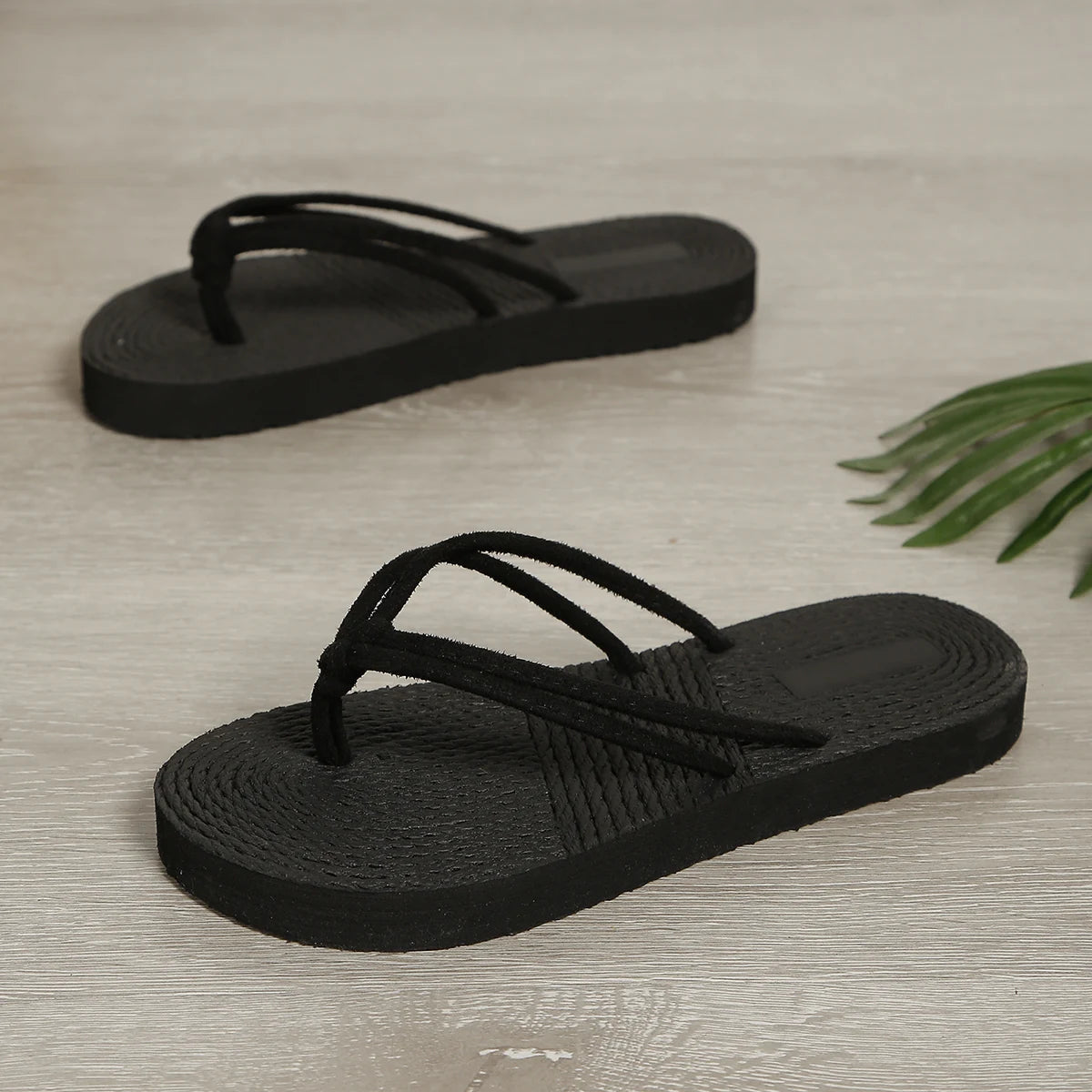 Women’s Black Flat Flip-Flops Casual Anti-Slip Sandals