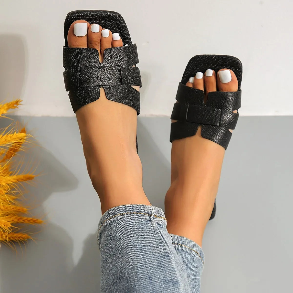 Women’s Cutout Flat Slide Sandals Casual Summer Slippers